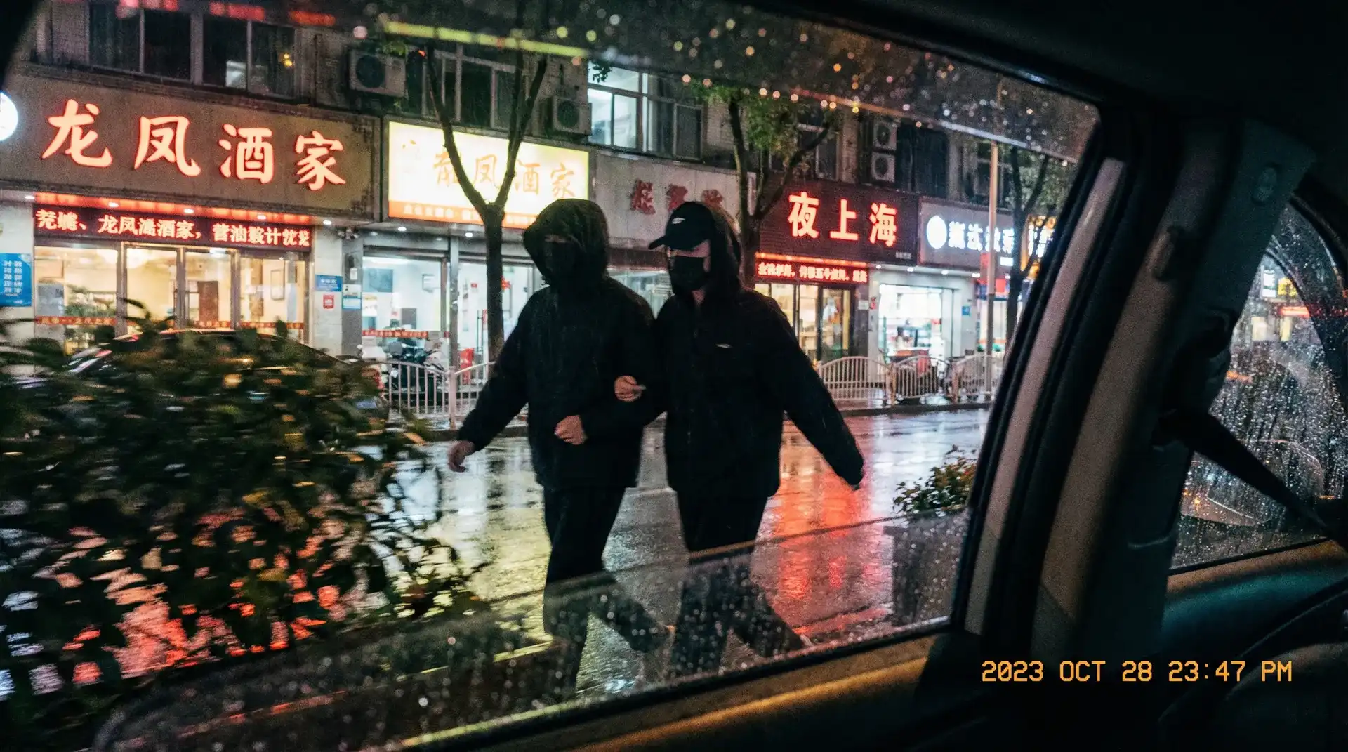 XGAME娱乐 - 顶流明星深夜密会现场抓拍照片